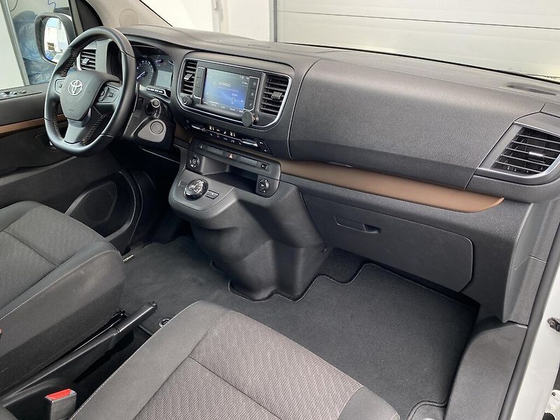 Toyota ProAce 2.0 D 130 kW AT Family - fotka 24 z 27