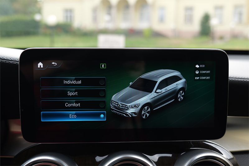 Mercedes-Benz GLC 220d 4M AMG Masáž 360° Webasto - fotka 30 z 32
