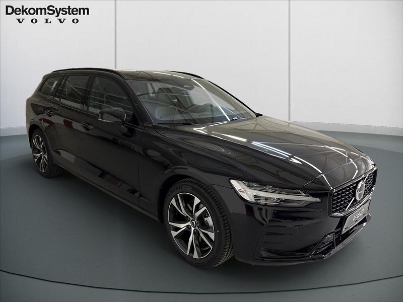 Volvo V60 (2026) 2,0 B4 Plus Dark  0282 - fotka 2 z 15