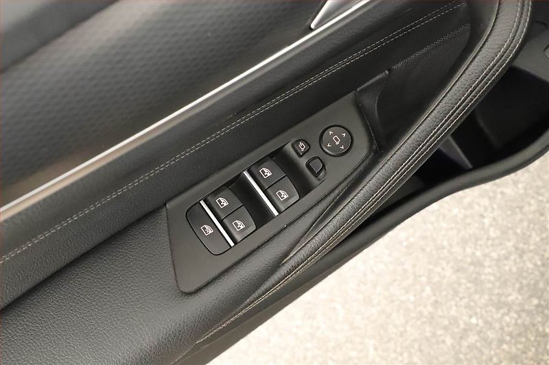 BMW Řada 5 (2023) 530d xDrive - fotka 14 z 21