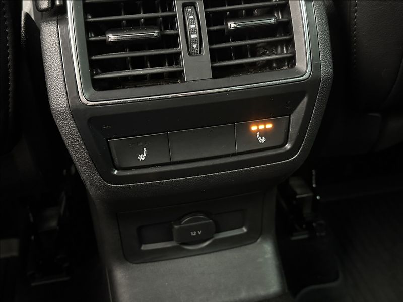 Škoda Karoq 1,6 DSG ACC STYLE+ NAVI KAMERA - fotka 34 z 39