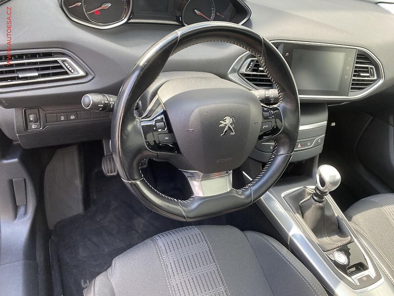 Peugeot 308 (2018) 1.5 HDi, Allure, panor, navi - fotka 12 z 17