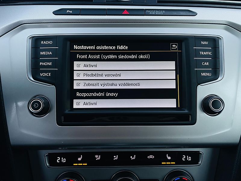 Volkswagen Passat 1.4TSI AUT TAŽNÉ SERVISKA LED - fotka 44 z 49