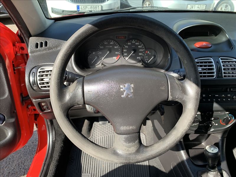 Peugeot 206 1,1 i,ČR - fotka 10 z 16