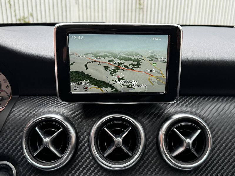Mercedes-Benz Třídy A A220d-125KW-4M-AMG-ČR-H&K - fotka 21 z 26