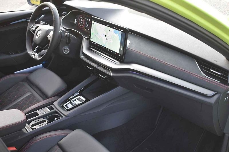 Auto si skvěle rozumí s táhlými zatáčkami
