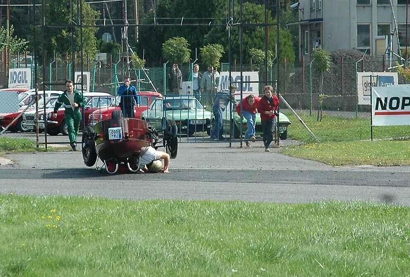 Historická vozidla obsadí o víkendu autodrom. V sobotu se koná tradiční Podzimní Sosnění.