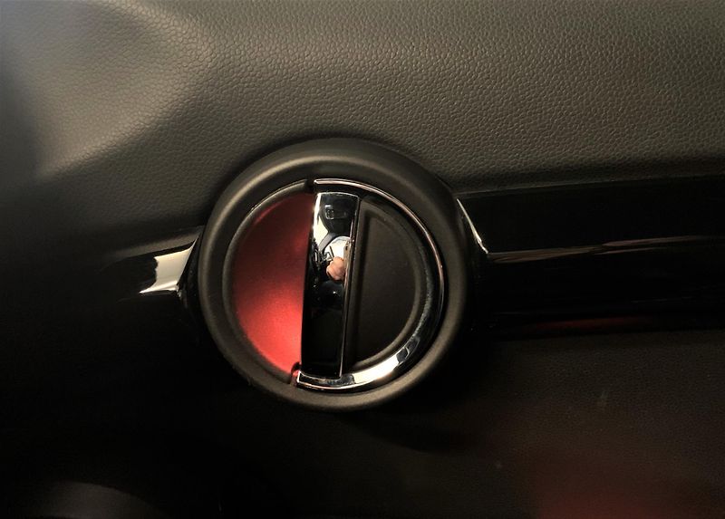 Mini Cooper 1.5T, 100 kW, ČR, LED, DPH - fotka 30 z 34