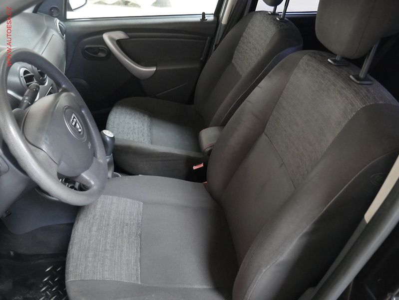 Dacia Duster (2011) 1.6i, ČR, AC - fotka 9 z 17