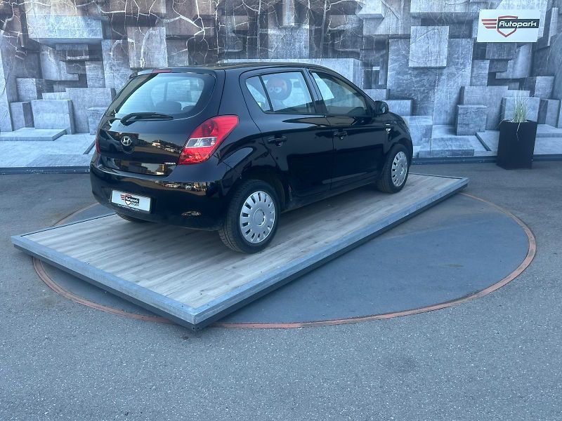 Hyundai i20 (2009) 1.2i, 57KW - fotka 6 z 20