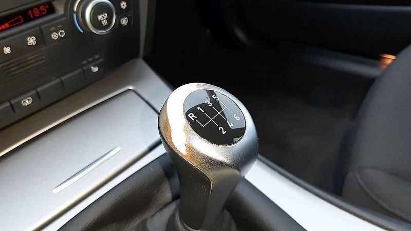 Přední část jakoby byla z většího vozu, než ta zadní. Tuto asymetrii ale BMW dotáhlo do extrému až u některých kusů jedničkové řady.