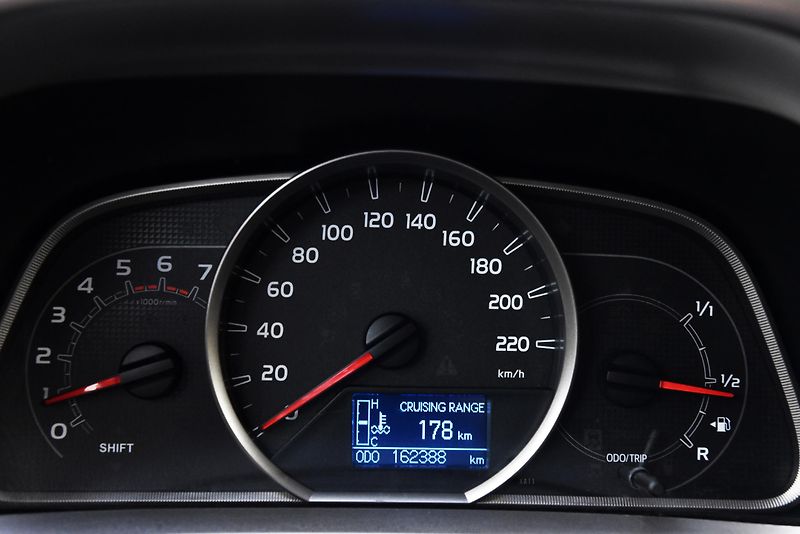 Toyota RAV4 2.2 D4-D AWD,XENONY,KAMERA,ČR - fotka 15 z 49