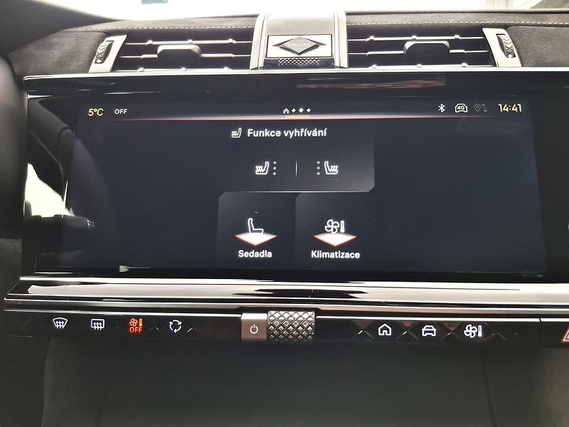 DS Automobiles DS7 (2026) PERFORMANCE LINE 1.5 BlueHDi - fotka 20 z 23