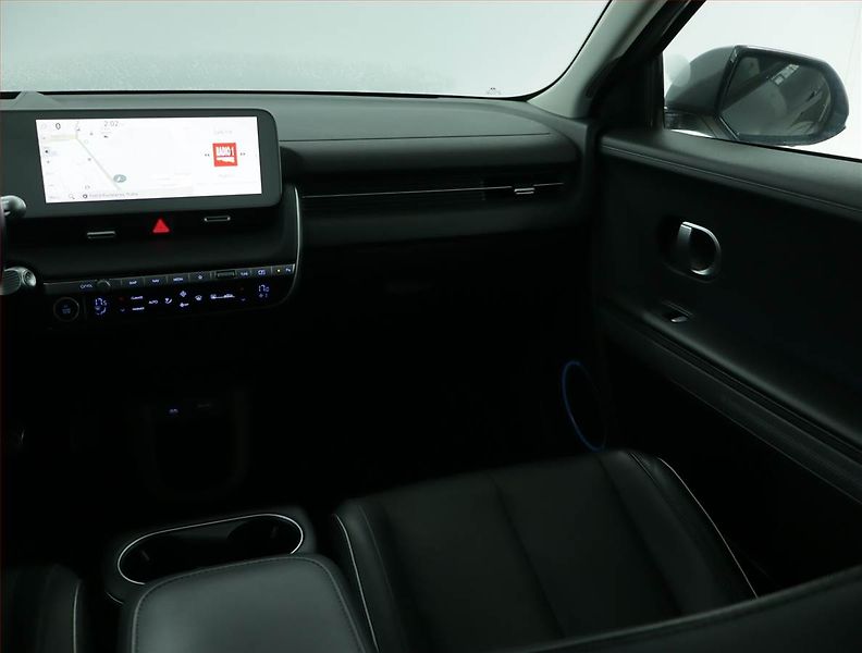 Hyundai Ioniq 5 (2022) Power 4x4, SoH 94% - fotka 8 z 21