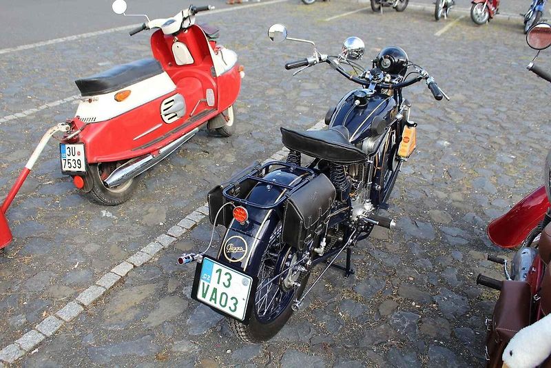 Nádherně zrenovovaný motocykl Praga BD 500 DOHC byl k vidění při nedávném srazu historických vozidel v severočeském Terezíně.