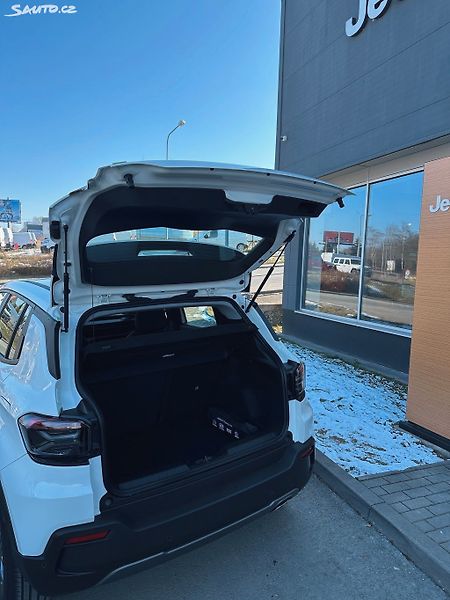 Jeep Avenger (2025) Longitude 1.2 Turbo E-hybrid - fotka 5 z 12
