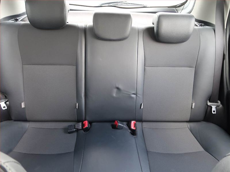 Toyota Yaris (2015) 1.5 Hybrid, Automat, Kůže - fotka 10 z 18