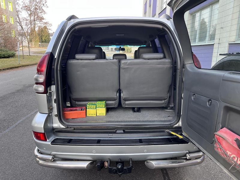 Toyota Land Cruiser 120 3,0D 4WD/automat 8-míst/ČR - fotka 19 z 39