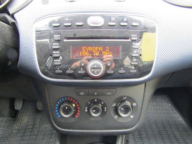 Fiat Punto (2011) 1.4I 57kW CNG - fotka 32 z 34