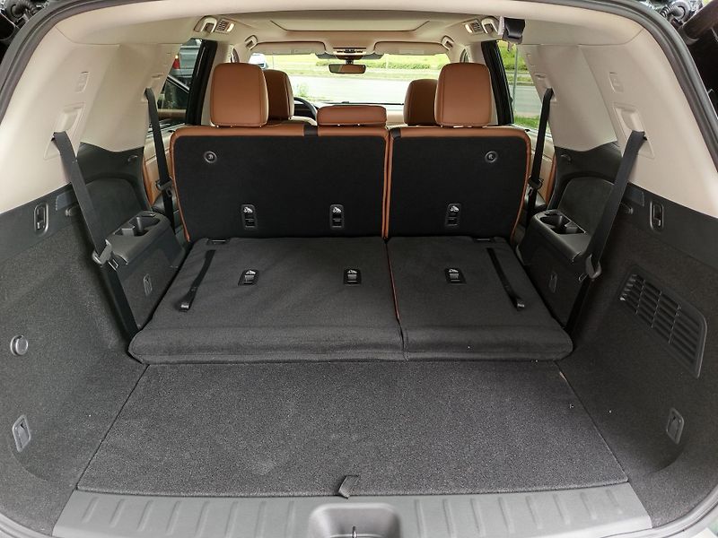 Nissan Pathfinder (2025) Platinum AWD - fotka 16 z 27