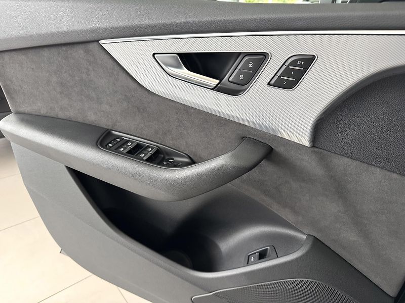 Audi Q8 50TDI Quattro*S-LINE*REZERVACE - fotka 32 z 42