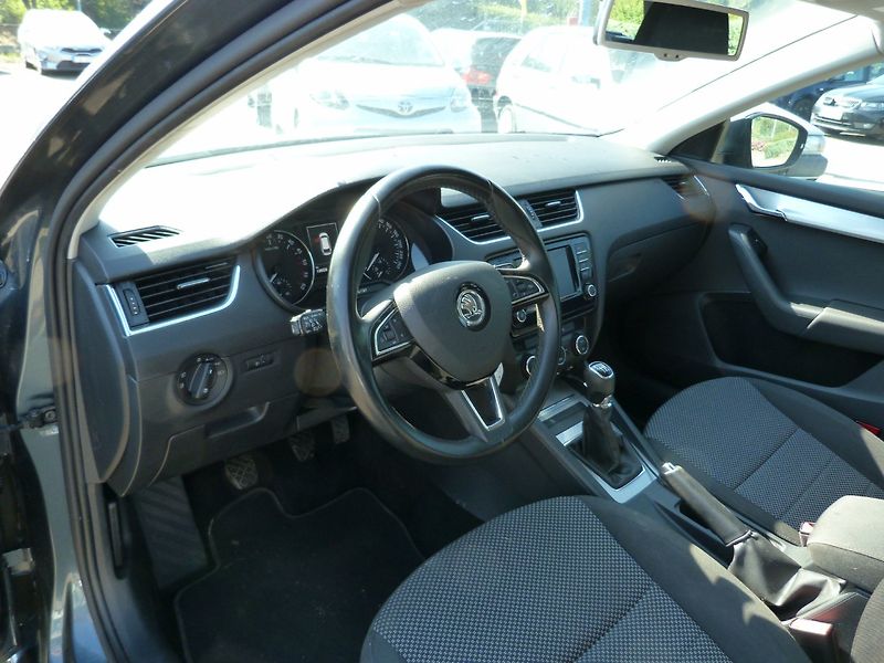 Škoda Octavia 1.6 tdi Greenline - fotka 9 z 19