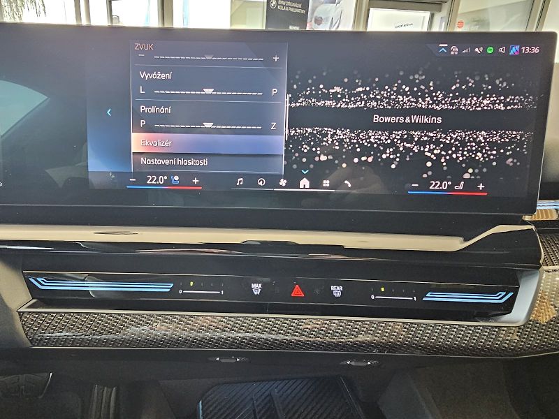 BMW Řada 5 540d xDrive Touring - fotka 34 z 39
