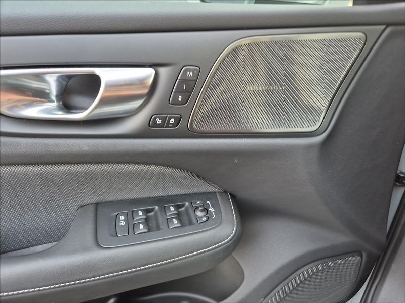 Volvo V60 2,0 B4 - fotka 15 z 19