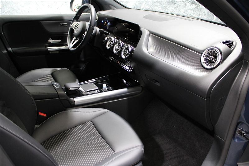 Mercedes-Benz GLA 1,3 200 1.majitel CZ zánovní - fotka 11 z 33