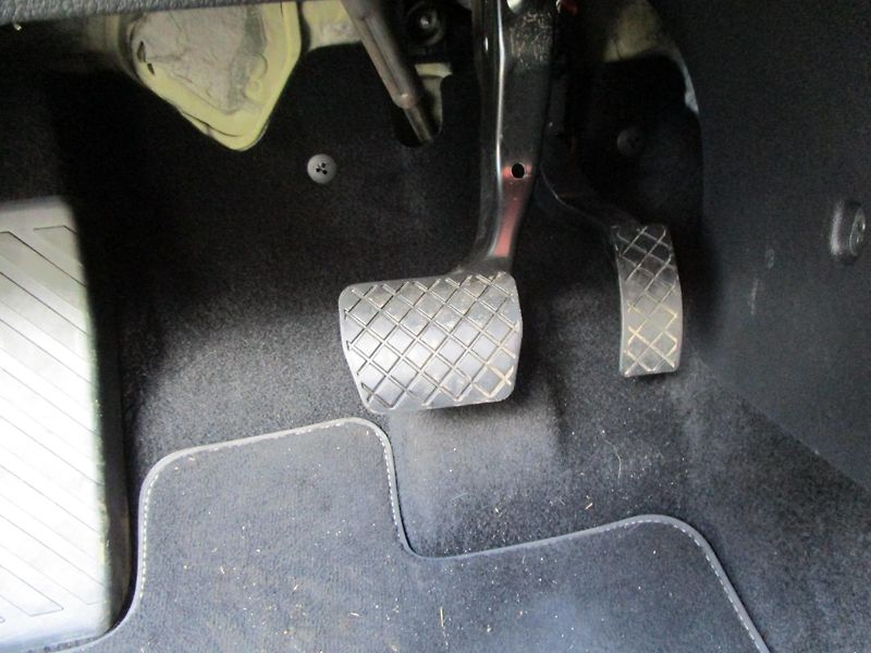 Volkswagen Golf 2,0TDI-DSG-NOVÁ STK+OLEJ - fotka 24 z 30