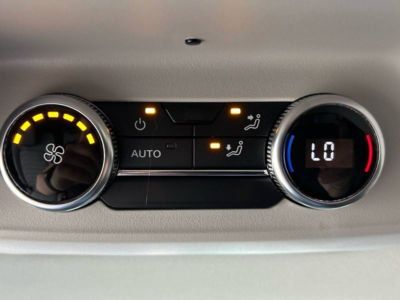 Volkswagen Caravelle (2025) 2.0 TDI 8AUT DR Style - fotka 11 z 35