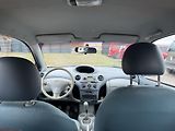 Toyota Yaris 1.0i - náhled 11