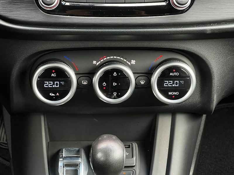 Alfa Romeo Giulietta 1.4T Aut. MultiAir 125kW Super - fotka 14 z 20