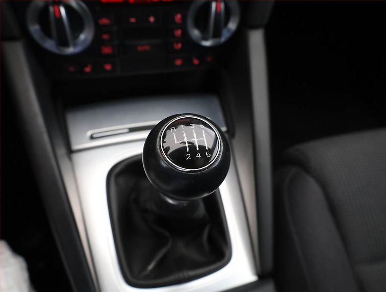 Audi A3 (2009) Sport 1.4 TFSI, Serv.kniha - fotka 10 z 17