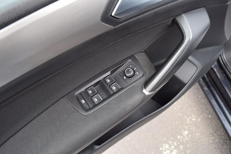 Volkswagen Touran (2017) 1.4TSI 110kw CLBMT 7MÍST TAŽNÉ - fotka 19 z 50