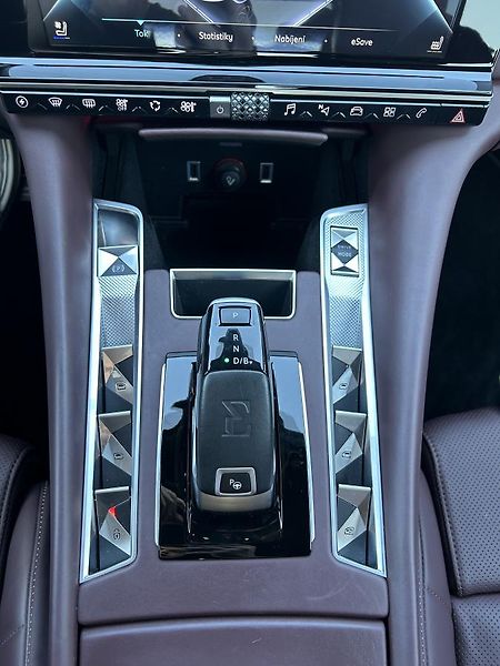 DS Automobiles DS9 (2022) OPERA E-TENSE 225K - fotka 12 z 31