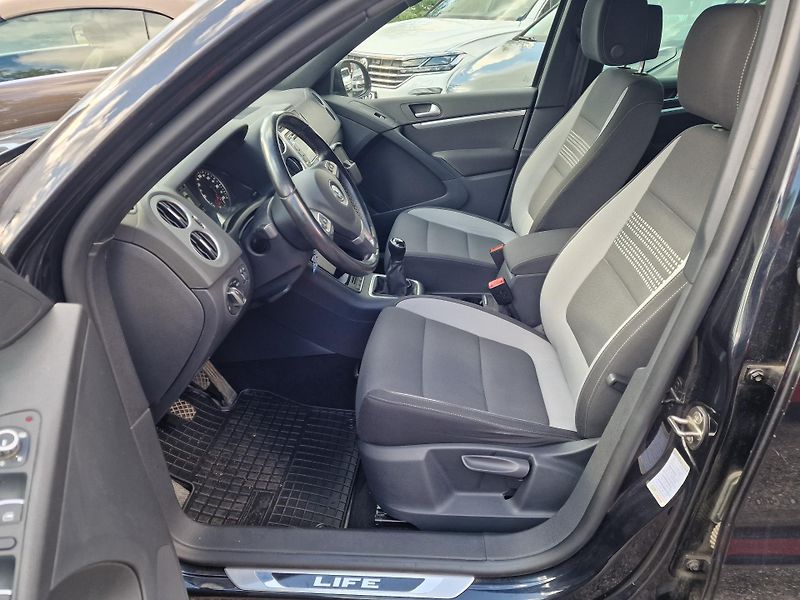 Volkswagen Tiguan 2,0TDI 4x4 LIFE NAVI TZ - fotka 7 z 19