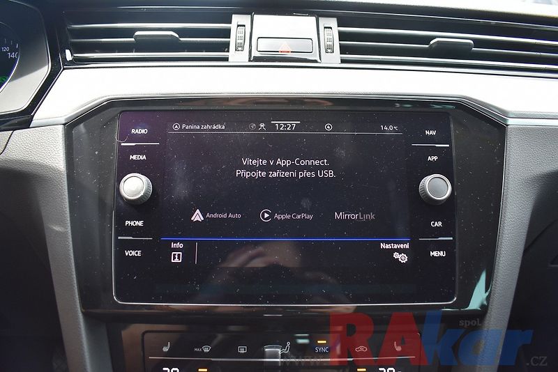 Volkswagen Passat Variant (2023) Business 2,0 TSI automat - fotka 23 z 34