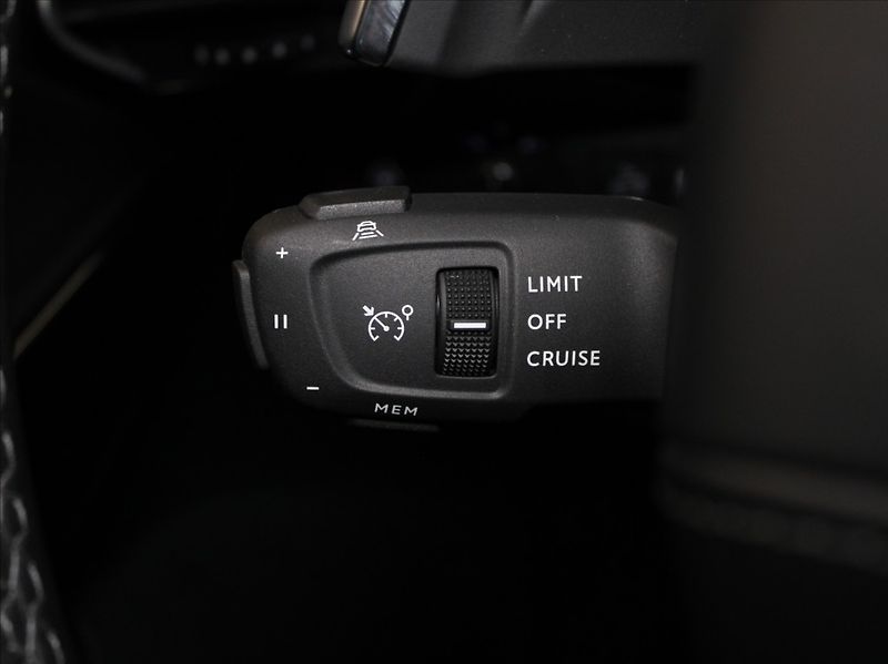DS Automobiles DS7 Crossback 1,6 PHEV 300k.4x4 Rivoli PANO. - fotka 22 z 29