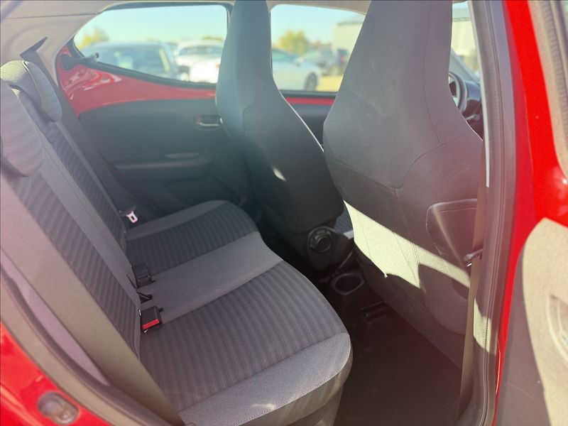 Toyota Aygo 1,0 i 53kW KLIMA 33.000Km - fotka 19 z 22