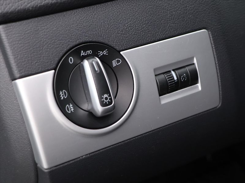 Volkswagen Multivan 2,0 TSI 150kW 4M DSG Highline - fotka 16 z 39