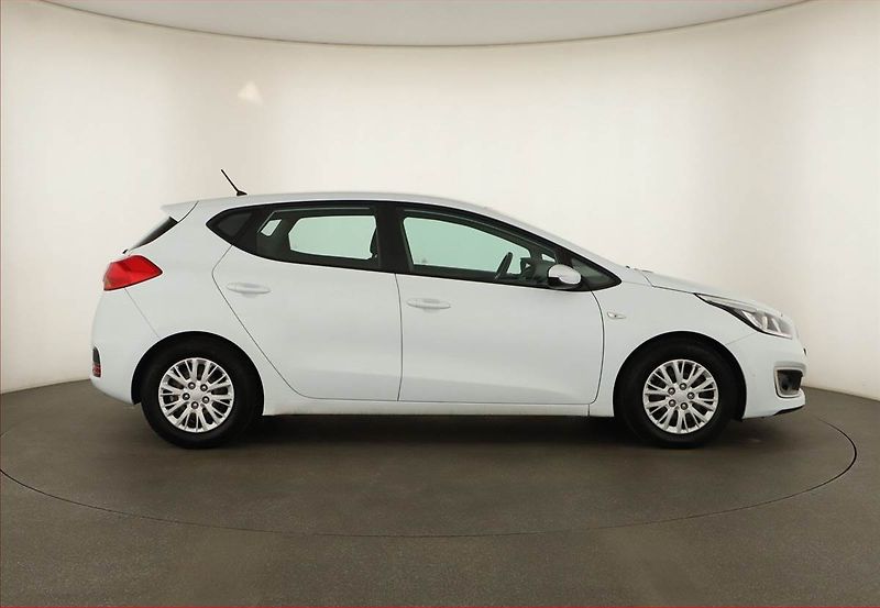 Kia Ceed (2016) 1.4 CVVT, Tempomat - fotka 6 z 12