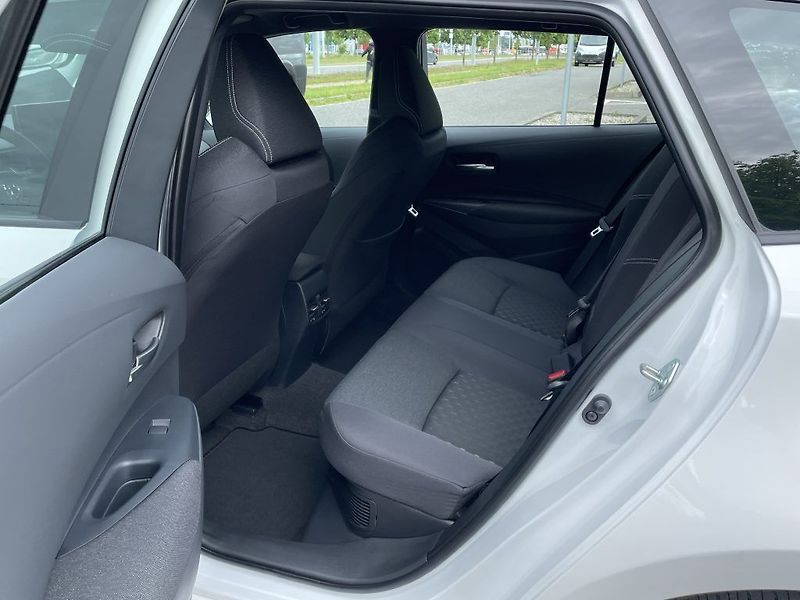 Toyota Corolla TS 1.8 Hybrid ODBĚR 4/2026 - fotka 14 z 26