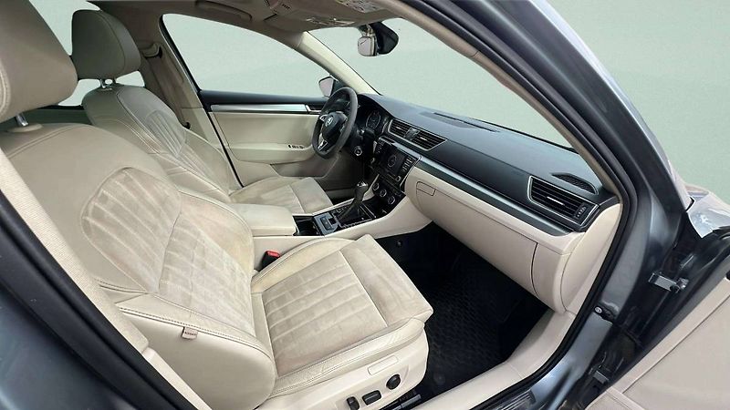 Škoda Superb Liftback 2.0 TDI DSG 140kW 6AT - fotka 24 z 36