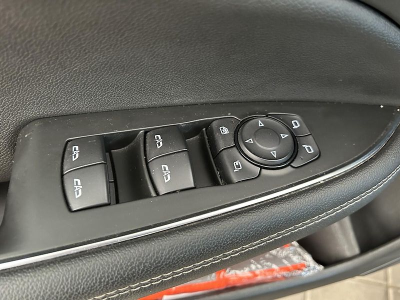 Opel Insignia 2.0 CDTI 4x4 Country Tourer - fotka 24 z 36