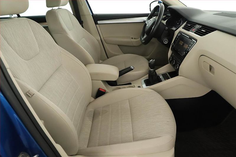 Škoda Octavia (2016) 1.4 TSI, Navi, Bi-Xenony - fotka 7 z 19