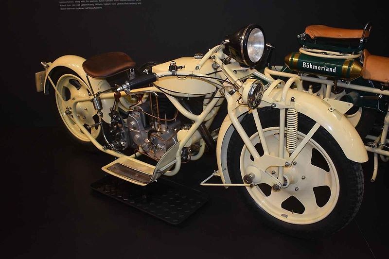 Cestovní z roku 1930.