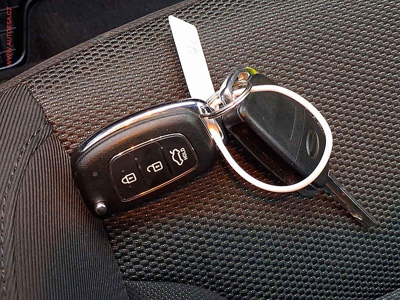 Hyundai i40 (2015) 1.7CRDi, ČR, AC - fotka 18 z 18