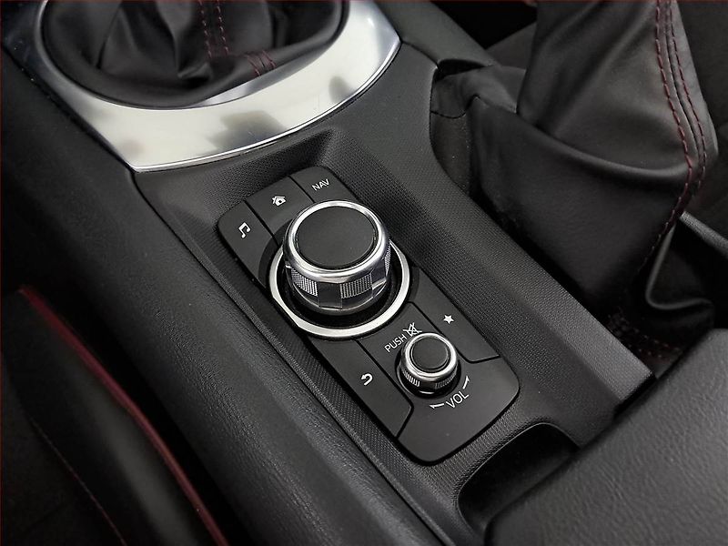 Mazda MX-5 (2018) 2.0 - fotka 17 z 20