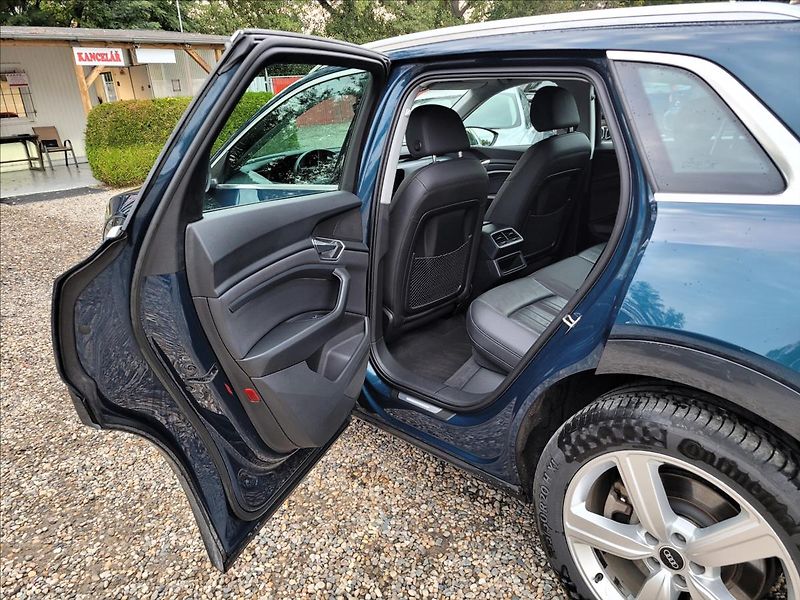 Audi e-tron 0,0 55,95KWH,4x4,SOH 90,6% - fotka 13 z 50